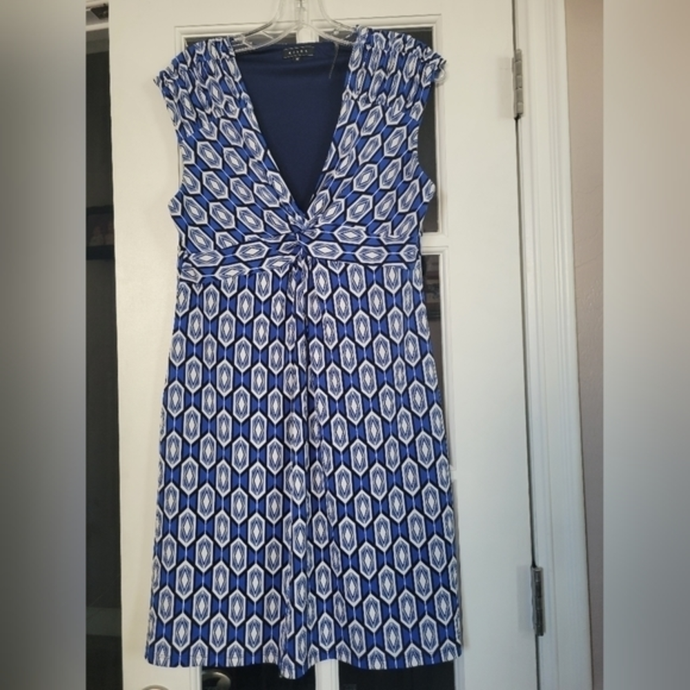 Kiara V neck Geometric Sleeveless dress  size‎ Medium